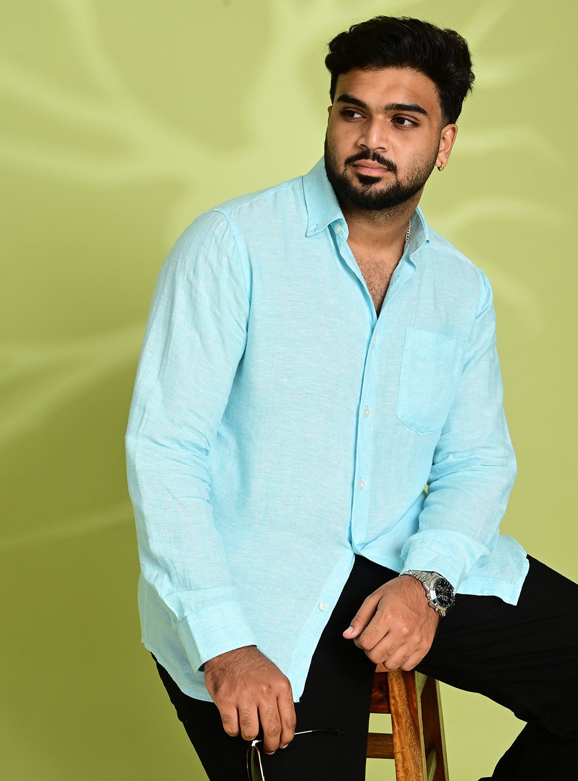 Breathable Pure Linen Shirt – Aqua Blue Elegant men's sky blue pure linen shirt perfect for casual and semi-formal occasions.